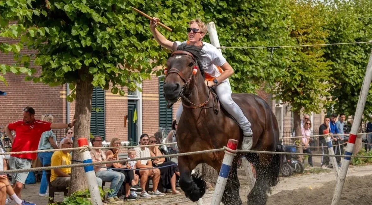 Traditioneel ringrijden in Wemeldinge